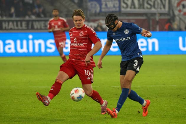 Düsseldorf, Deutschland 16. Januar 2026: 2. BL - 2025 2026 - Fortuna Düsseldorf vs. DSC Arminia Bielefeld Im Bild: v.li. im Zweikampf Christian Rasmussen (F95) und Joel Felix (DSC) DFL regulations prohibit any use of photographs as image sequences and or quasi-video. Merkur Spiel-Arena Nordrhein Westfalen