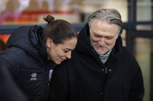 3. Liga; SSV Jahn Regensburg - FC Ingolstadt 04; vor dem Spiel Cheftrainerin Sabrina Wittmann (FCI) und Geschäftsführers Dietmar Beiersdorfer (FCI Kommunikation) 3. Liga - FC Ingolstadt 04 SSV Jahn Regensburg Saison 2025 2026 Rückspiel *** 3 Liga SSV Jahn Regensburg FC Ingolstadt 04 before the match Head Coach Sabrina Wittmann FCI and Managing Director Dietmar Beiersdorfer FCI Sport Communication 3 Liga FC Ingolstadt 04 SSV Jahn Regensburg Season 2025 2026 Second leg