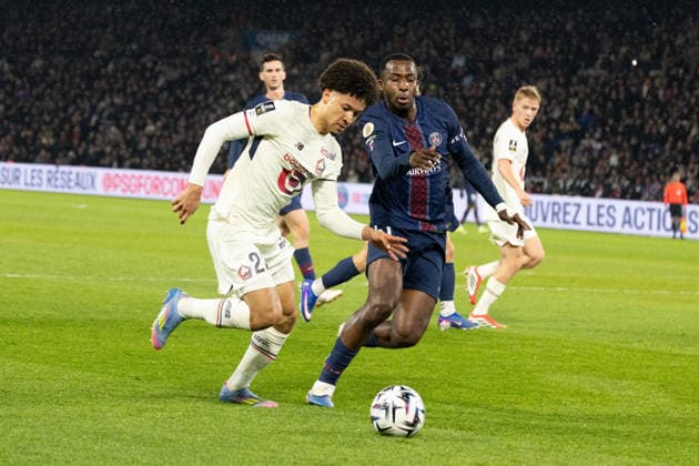 L1 football match PSG v LOSC - Paris Lille s Portuguese defender 22 Tiago Santos during the French L1 football match between Paris Saint-Germain (PSG) and Lille LOSC at the Parc des Princes stadium in Paris on January 16, 2026. Photo by Raphael Lafargue ABACAPRESS.COM Paris France  Copyright: xLafarguexRaphael ABACAx