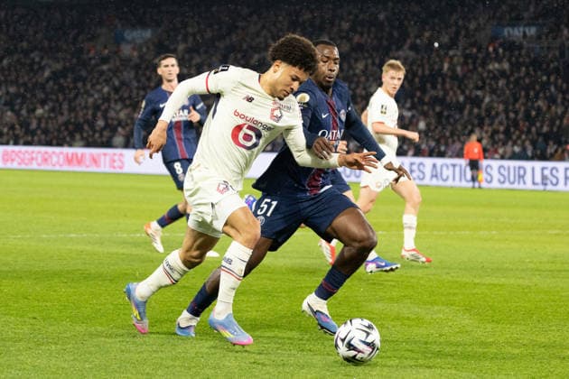 L1 football match PSG v LOSC - Paris Lille s Portuguese defender 22 Tiago Santos during the French L1 football match between Paris Saint-Germain (PSG) and Lille LOSC at the Parc des Princes stadium in Paris on January 16, 2026. Photo by Raphael Lafargue ABACAPRESS.COM Paris France  Copyright: xLafarguexRaphael ABACAx
