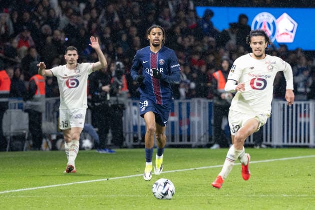 L1 football match PSG v LOSC - Paris Paris Saint-Germain French forward 29 Bradley Barcola uring the French L1 football match between Paris Saint-Germain (PSG) and Lille LOSC at the Parc des Princes stadium in Paris on January 16, 2026. Photo by Raphael Lafargue ABACAPRESS.COM Paris France  Copyright: xLafarguexRaphael ABACAx