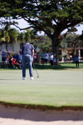 January 16, 2026, Honolulu, Hawaii, USA: ROBERT MACINTYRE putts on the 1st green during Round 2 of the 2026 Sony Open in Honolulu, Hawaii on January 16, 2026. Honolulu USA - ZUMAm310 20260116_zsp_m310_068 Copyright: xElliotxMilesx