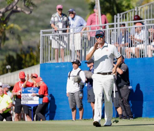 January 16, 2026, Honolulu, Hawaii, USA: ADAM SCOTT waves to the spectators at the 9th green during Round 2 of the 2026 Sony Open in Honolulu, Hawaii on January 16, 2026. Honolulu USA - ZUMAm310 20260116_zsp_m310_095 Copyright: xElliotxMilesx