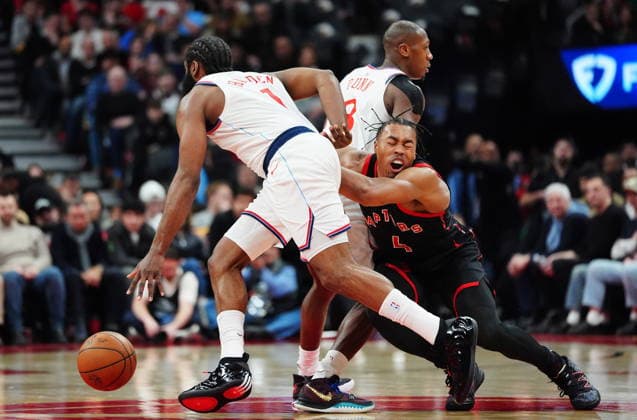 January 16, 2026, Toronto, On, Canada: Los Angeles Clippers James Harden (1) drives as Toronto Raptors Scottie Barnes (4) is fouled by Kris Dunn (8) during second half NBA, Basketball Herren, USA basketball action in Toronto on Friday, Jan. 16, 2026. Canada News - January 16, 2026  - ZUMAc35_ 20260116_zaf_c35_097 Copyright: xFrankxGunnx