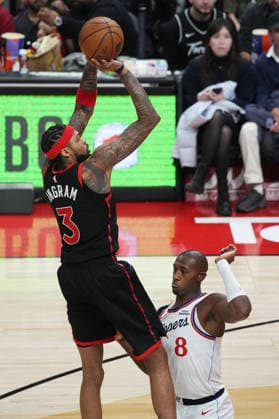 Los Angeles Clippers vs Toronto Raptors TORONTO, CANADA - JANUARY 16 : Brandon Ingram (3) of Toronto Raptors in action against Kris Dunn (8) of Los Angeles Clippers during the NBA, Basketball Herren, USA basketball game between Los Angeles Clippers and Toronto Raptors at the Scotiabank Arena on January 16, 2026 in Toronto, Ontario, Canada. Mert Alper Dervis Anadolu Ontario Canada. Editorial use only. Please get in touch for any other usage.  Copyright: x2026xAnadoluxMertxAlperxDervisx
