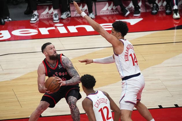 Los Angeles Clippers vs Toronto Raptors TORONTO, CANADA - JANUARY 16 : Sandro Mamukelashvili (54) of Toronto Raptors in action against Yanic Konan Niederhauser (14) of Los Angeles Clippers during the NBA, Basketball Herren, USA basketball game between Los Angeles Clippers and Toronto Raptors at the Scotiabank Arena on January 16, 2026 in Toronto, Ontario, Canada. Mert Alper Dervis Anadolu Ontario Canada. Editorial use only. Please get in touch for any other usage.  Copyright: x2026xAnadoluxMertxAlperxDervisx