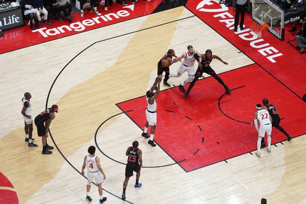 Los Angeles Clippers vs Toronto Raptors - NBA, Basketball Herren, USA TORONTO, CANADA - JANUARY 16 : James Harden (1) of Los Angeles Clippers shoots a free throw during the NBA basketball game between Los Angeles Clippers and Toronto Raptors at the Scotiabank Arena on January 16, 2026 in Toronto, Ontario, Canada. Mert Alper Dervis Anadolu Toronto Canada. Editorial use only. Please get in touch for any other usage.  Copyright: x2026xAnadoluxMertxAlperxDervisx