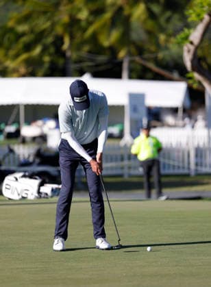 January 16, 2026, Honolulu, Hawaii, USA: ALEX SMALLEY putts on the 9th green during Round 2 of the 2026 Sony Open in Honolulu, Hawaii on January 16, 2026. Honolulu USA - ZUMAm310 20260116_zsp_m310_097 Copyright: xElliotxMilesx