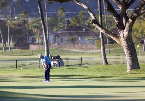 January 16, 2026, Honolulu, Hawaii, USA: TAYLOR PENDRITH makes an approach shot from the 9th fairway during Round 2 of the 2026 Sony Open in Honolulu, Hawaii on January 16, 2026. Honolulu USA - ZUMAm310 20260116_zsp_m310_101 Copyright: xElliotxMilesx