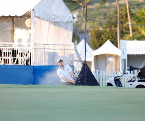 January 16, 2026, Honolulu, Hawaii, USA: PIERCESON COODY makes a chip shot from the bunker onto the 9th green during Round 2 of the 2026 Sony Open in Honolulu, Hawaii on January 16, 2026. Honolulu USA - ZUMAm310 20260116_zsp_m310_117 Copyright: xElliotxMilesx