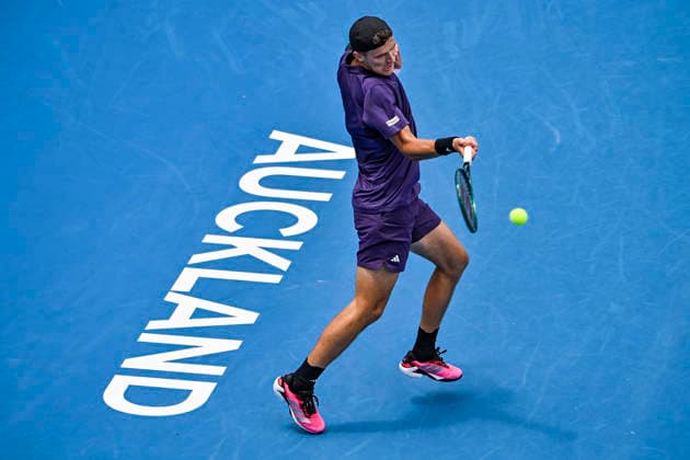 Jakub Mensik (CZE) returns a shot from Sebastian Baez (ARG) in the Men s singles final match of the ASB Classic Men™s ATP, Tennis Herren 250 tennis tournament at Manuka Doctor Arena, Auckland, New Zealand on Saturday 17 January 2026. Photo credit: Alan Lee Auckland New Zealand Copyright: xAlanxLeex xx