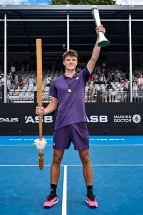 Jakub Mensik (CZE) celebrates with the trophy after winning the Men s singles final match of the ASB Classic Men™s ATP, Tennis Herren 250 tennis tournament at Manuka Doctor Arena, Auckland, New Zealand on Saturday 17 January 2026. Photo credit: Alan Lee Auckland New Zealand Copyright: xAlanxLeex xx