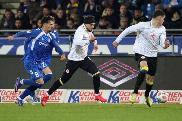 Braunschweig vs. Magdeburg, 2. BL Braunschweig, 16.01.2026, Fußball, Herren, 2. BL, Saison 2025 2026, Eintracht Braunschweig vs. 1. FC Magdeburg: Laurin Ulrich (Magdeburg), m27 , Anas Bakhat (Eintracht Braunschweig), Erencan Yardimici (Eintracht Braunschweig) (DFL DFB REGULATIONS PROHIBIT ANY USE OF PHOTOGRAPHS as IMAGE SEQUENCES and or QUASI-VIDEO) Stadion an der Hamburger Straße Niedersachsen Deutschland