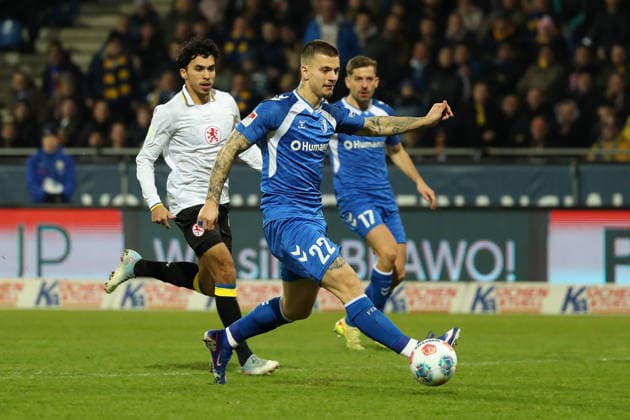 Braunschweig vs. Magdeburg, 2. BL Braunschweig, 16.01.2026, Fußball, Herren, 2. BL, Saison 2025 2026, Eintracht Braunschweig vs. 1. FC Magdeburg: Johan Gomez (Eintracht Braunschweig), Mateusz Zukowski (Magdeburg) (DFL DFB REGULATIONS PROHIBIT ANY USE OF PHOTOGRAPHS as IMAGE SEQUENCES and or QUASI-VIDEO) Stadion an der Hamburger Straße Niedersachsen Deutschland