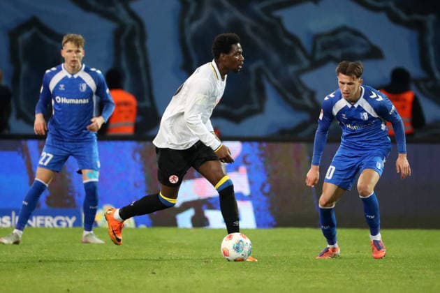 Braunschweig vs. Magdeburg, 2. BL Braunschweig, 16.01.2026, Fußball, Herren, 2. BL, Saison 2025 2026, Eintracht Braunschweig vs. 1. FC Magdeburg: Faride Alidou (Eintracht Braunschweig), Noah Pesch (Magdeburg) (DFL DFB REGULATIONS PROHIBIT ANY USE OF PHOTOGRAPHS as IMAGE SEQUENCES and or QUASI-VIDEO) Stadion an der Hamburger Straße Niedersachsen Deutschland