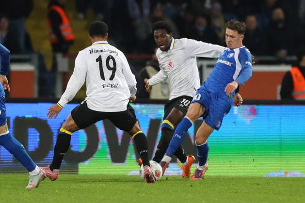 Braunschweig vs. Magdeburg, 2. BL Braunschweig, 16.01.2026, Fußball, Herren, 2. BL, Saison 2025 2026, Eintracht Braunschweig vs. 1. FC Magdeburg: (DFL DFB REGULATIONS PROHIBIT ANY USE OF PHOTOGRAPHS as IMAGE SEQUENCES and or QUASI-VIDEO) Stadion an der Hamburger Straße Niedersachsen Deutschland