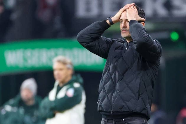 1. Bundesliga - SV Werder Bremen - Eintracht Frankfurt am 16.01.2026 im Weserstadion in Bremen Trainer Dino Toppmöller Toppmoeller Toppmoller (Frankfurt) unzufrieden, enttäuscht, enttaeuscht, niedergeschlagen