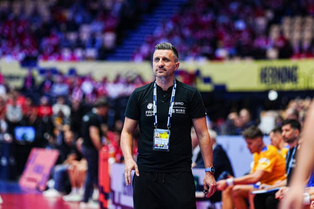 George Buricea (Rumaenien, Trainer) DEN, Portugal vs. Rumaenien, Handball, EHF Europameisterschaft 2026, Gruppe B, Spieltag 1, 16.01.2026 DEN, Portugal vs. Rumaenien, Handball, EHF Europameisterschaft 2026, Gruppe B, Spieltag 1, 16.01.2026 Herning Copyright: xEibner-Pressefoto MarcelxvonxFehrnx EP_MFN