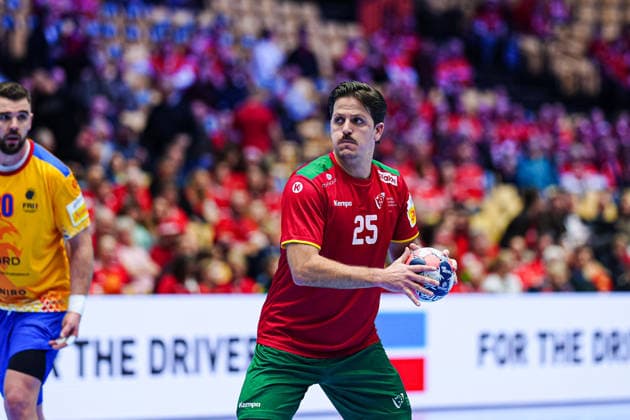 7 Meter Wurf Tor Antonio Areia (Portugal, 25) DEN, Portugal vs. Rumaenien, Handball, EHF Europameisterschaft 2026, Gruppe B, Spieltag 1, 16.01.2026 DEN, Portugal vs. Rumaenien, Handball, EHF Europameisterschaft 2026, Gruppe B, Spieltag 1, 16.01.2026 Herning Copyright: xEibner-Pressefoto MarcelxvonxFehrnx EP_MFN