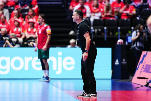 George Buricea (Rumaenien, Trainer) DEN, Portugal vs. Rumaenien, Handball, EHF Europameisterschaft 2026, Gruppe B, Spieltag 1, 16.01.2026 DEN, Portugal vs. Rumaenien, Handball, EHF Europameisterschaft 2026, Gruppe B, Spieltag 1, 16.01.2026 Herning Copyright: xEibner-Pressefoto MarcelxvonxFehrnx EP_MFN