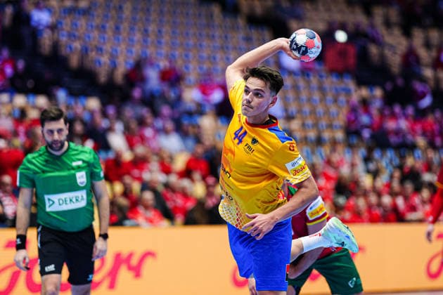 7 Meter Wurf Tor Daniel Stanciuc (Rumaenien, 44) DEN, Portugal vs. Rumaenien, Handball, EHF Europameisterschaft 2026, Gruppe B, Spieltag 1, 16.01.2026 DEN, Portugal vs. Rumaenien, Handball, EHF Europameisterschaft 2026, Gruppe B, Spieltag 1, 16.01.2026 Herning Copyright: xEibner-Pressefoto MarcelxvonxFehrnx EP_MFN