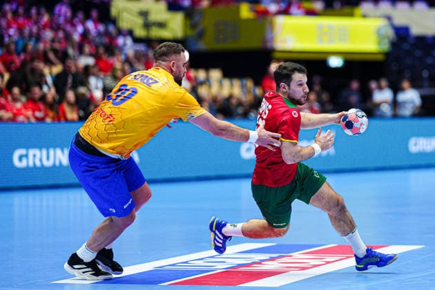 Andras Szasz (Rumaenien, 20), Joao Gomes (Portugal, 66) DEN, Portugal vs. Rumaenien, Handball, EHF Europameisterschaft 2026, Gruppe B, Spieltag 1, 16.01.2026 DEN, Portugal vs. Rumaenien, Handball, EHF Europameisterschaft 2026, Gruppe B, Spieltag 1, 16.01.2026 Herning Copyright: xEibner-Pressefoto MarcelxvonxFehrnx EP_MFN