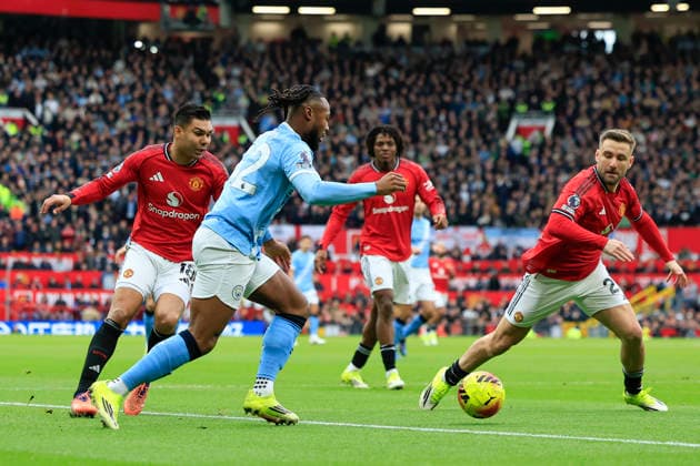 Manchester United, ManU v Manchester City, Premier League Antione Semenyo (42) of Manchester City runs into attack during the Premier League match between Manchester United and Manchester City at Old Trafford, Manchester, UK on 17 January 2026. Manchester Old Trafford Greater Manchester UK Editorial use only DataCo restrictions apply See www.football-dataco.com , Copyright: xConorxMolloyx PSI-23576-0034