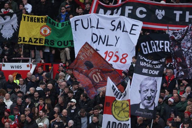 Manchester United, ManU v Manchester City - Premier League Manchester United fans before the Premier League match between Manchester United and Manchester City at Old Trafford on January 17, 2026 in Manchester, England. WARNING! This Photograph May Only Be Used For Newspaper And Or Magazine Editorial Purposes. May Not Be Used For Publications Involving 1 player, 1 Club Or 1 Competition Without Written Authorisation From Football DataCo Ltd. For Any Queries, Please Contact Football DataCo Ltd on +44 (0) 207 864 9121 Manchester Old Trafford England United Kingdom Copyright: xAllstarxPicturexLibraryxLtdx