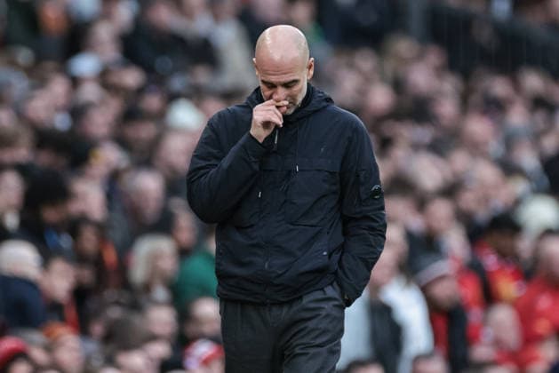 Premier League Manchester United, ManU vs Manchester City Pep Guardiola manager of Manchester City deep in thought during the Premier League match Manchester United vs Manchester City at Old Trafford, Manchester, United Kingdom, 17th January 2026 (Photo by Mark Cosgrove News Images) Manchester Old Trafford Greater Manchester United Kingdom Copyright: xMarkxCosgrove NewsxImagesx