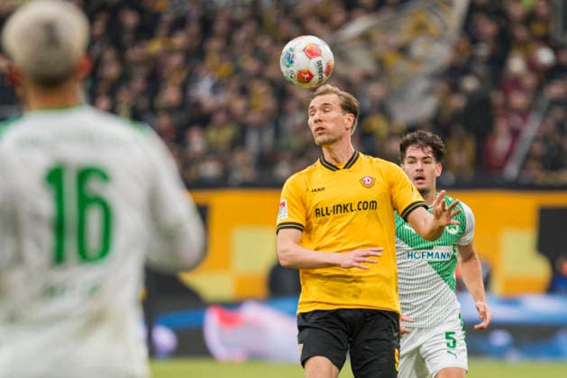 17.01.2026, xomx, Fussball 2.Bundesliga, Dynamo Dresden - SpVgg Greuther Fuerth v.l. Vincent Vermeij (Dynamo Dresden) mit dem Kopf am Ball. Reno Muenz (SpVgg Greuther Fürth) (DFL DFB REGULATIONS PROHIBIT ANY USE OF PHOTOGRAPHS as IMAGE SEQUENCES and or QUASI-VIDEO) Dresden