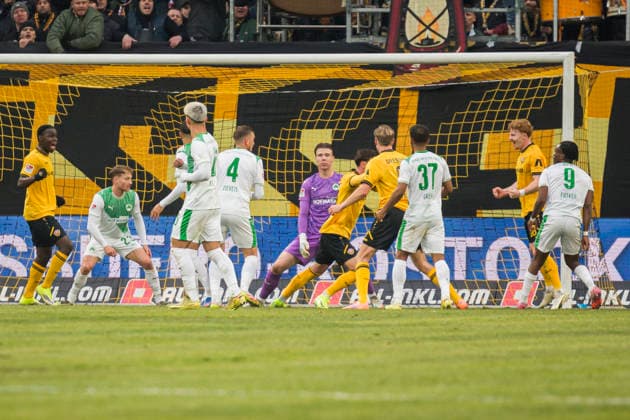 17.01.2026, xomx, Fussball 2.Bundesliga, Dynamo Dresden - SpVgg Greuther Fuerth v.l. jubelt, Torjubel, Tor, Goal, Jubel, Freude, freuen zum 1:0 durch Thomas Keller (Dynamo Dresden) (DFL DFB REGULATIONS PROHIBIT ANY USE OF PHOTOGRAPHS as IMAGE SEQUENCES and or QUASI-VIDEO) Dresden