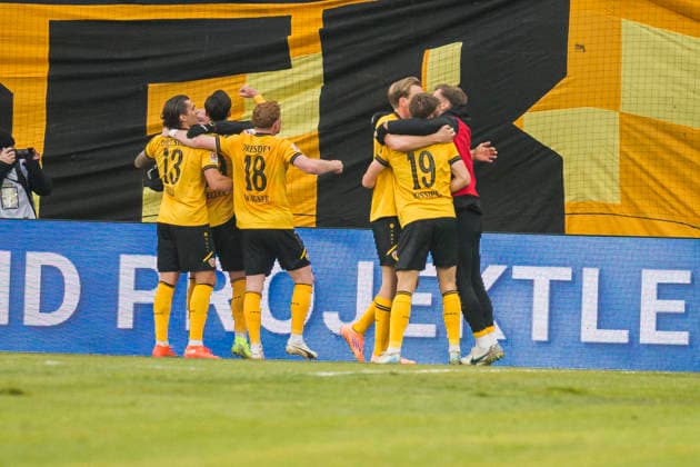 17.01.2026, xomx, Fussball 2.Bundesliga, Dynamo Dresden - SpVgg Greuther Fuerth v.l. jubelt, Torjubel, Tor, Goal, Jubel, Freude, freuen zum 1:0 durch Thomas Keller (Dynamo Dresden) (DFL DFB REGULATIONS PROHIBIT ANY USE OF PHOTOGRAPHS as IMAGE SEQUENCES and or QUASI-VIDEO) Dresden