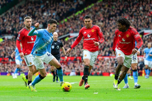 Manchester United, ManU v Manchester City, Premier League Phil Foden (47) of Manchester City runs with the ball during the Premier League match between Manchester United and Manchester City at Old Trafford, Manchester, UK on 17 January 2026. Manchester Old Trafford Greater Manchester UK Editorial use only DataCo restrictions apply See www.football-dataco.com , Copyright: xConorxMolloyx PSI-23576-0041