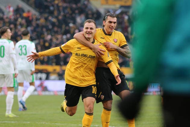 17.01.2026 Fußball Herren 2025 2026 2. Bundesliga 18. Spieltag SG Dynamo Dresden - SpVgg Greuther Fürth Rudolf-Harbig-Stadion Dresden Jakob Lemmer (Dresden, 10, gelb) und Julian Pauli (Dresden, 13, gelb) jubeln nach dem 2:0. Dresden Sachsen Deutschland