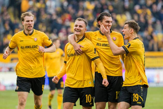 17.01.2026, xomx, Fussball 2.Bundesliga, Dynamo Dresden - SpVgg Greuther Fuerth v.l. jubelt, Torjubel, Tor, Goal, Jubel, Freude, freuen zum 2:0 durch Jakob Lemmer (Dynamo Dresden) (DFL DFB REGULATIONS PROHIBIT ANY USE OF PHOTOGRAPHS as IMAGE SEQUENCES and or QUASI-VIDEO) Dresden