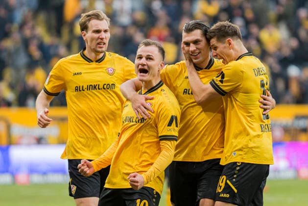 17.01.2026, xomx, Fussball 2.Bundesliga, Dynamo Dresden - SpVgg Greuther Fuerth v.l. jubelt, Torjubel, Tor, Goal, Jubel, Freude, freuen zum 2:0 durch Jakob Lemmer (Dynamo Dresden) (DFL DFB REGULATIONS PROHIBIT ANY USE OF PHOTOGRAPHS as IMAGE SEQUENCES and or QUASI-VIDEO) Dresden
