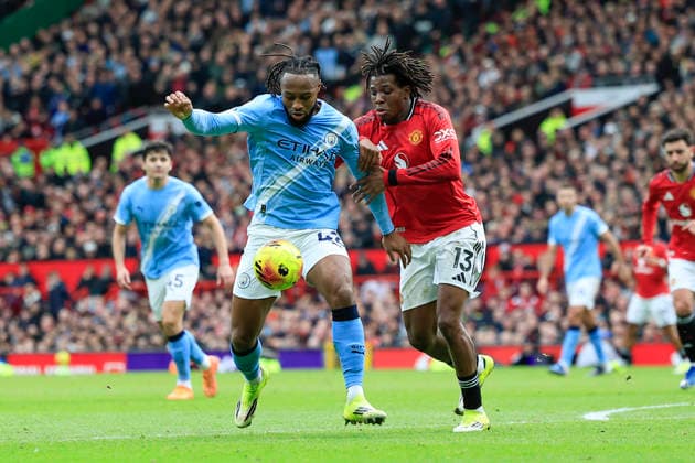 Manchester United, ManU v Manchester City, Premier League Antione Semenyo (42) of Manchester City controls the ball under challenge from Patrick Dorgu (13) of Manchester United during the Premier League match between Manchester United and Manchester City at Old Trafford, Manchester, UK on 17 January 2026. Manchester Old Trafford Greater Manchester UK Editorial use only DataCo restrictions apply See www.football-dataco.com , Copyright: xConorxMolloyx PSI-23576-0049