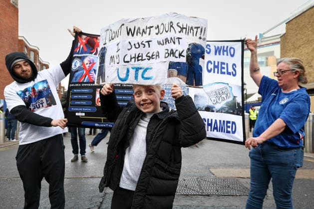 Chelsea v Brentford, Premier League Chelsea Fan Protest against Clearlake Capital BlueCo Chelsea ownership before the Chelsea v Brentford Premier League match at Stamford Bridge, London, England on 17 January 2026 Credit: Ian Stephen Every Second Media Editorial use only. All images are copyright Every Second Media Limited. No images may be reproduced without prior permission. All rights reserved. Premier League and Football League images are subject to licensing agreements with Football DataCo Limited. see https: www.football-dataco.com Copyright: xIMAGO EveryxSecondxMediax ESM-1758-0006 IanxStephenx xEveryxSecondxMediax
