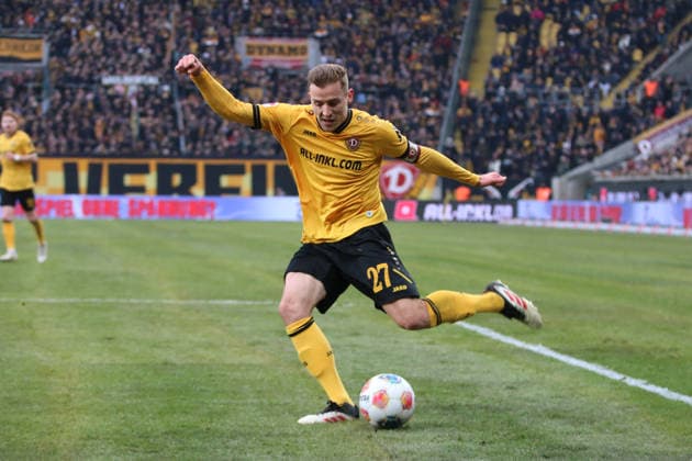 17.01.2026 Fußball Herren 2025 2026 2. Bundesliga 18. Spieltag SG Dynamo Dresden - SpVgg Greuther Fürth Rudolf-Harbig-Stadion Dresden Niklas Hauptmann (Dresden, 27, gelb) bei einer Flanke. Dresden Sachsen Deutschland