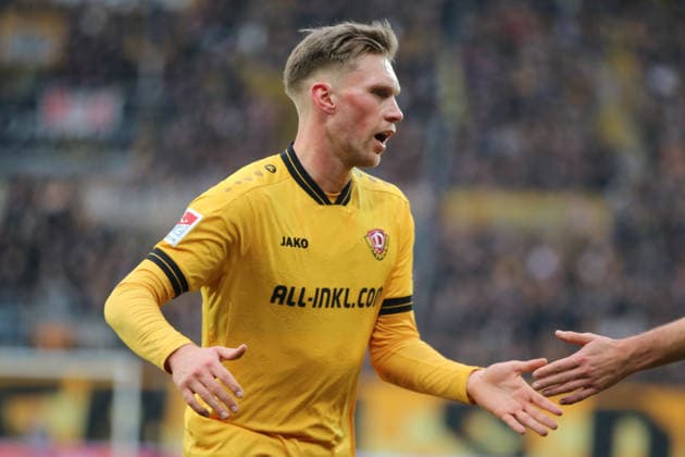 17.01.2026 Fußball Herren 2025 2026 2. Bundesliga 18. Spieltag SG Dynamo Dresden - SpVgg Greuther Fürth Rudolf-Harbig-Stadion Dresden Jonas Sterner (Dresden, 32, gelb). Dresden Sachsen Deutschland