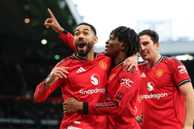 Manchester United, ManU v Manchester City, Premier League Patrick Dorgu (13) of Manchester United celebrates with Matheus Cunha (10) of Manchester United after scoring to make it 2-0 during the Premier League match between Manchester United and Manchester City at Old Trafford, Manchester, UK on 17 January 2026. Manchester Old Trafford Greater Manchester UK Editorial use only DataCo restrictions apply See www.football-dataco.com , Copyright: xConorxMolloyx PSI-23576-0075