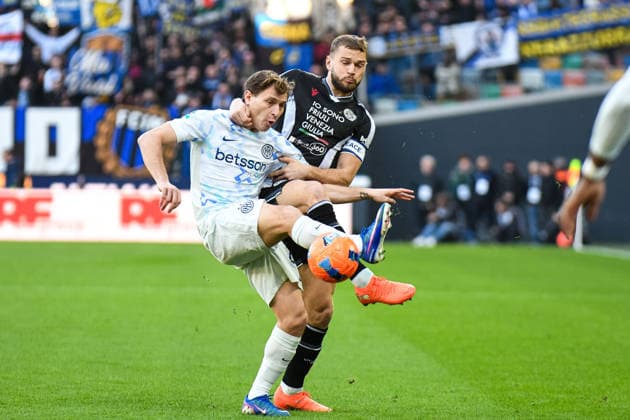 CALCIO - Serie A - Udinese Calcio vs Inter - FC Internazionale Inter s Nicolo Barella in action against Udinese s Jesper Karlstrom during Udinese Calcio vs Inter - FC Internazionale, Italian soccer Serie A match in Udine, Italy, January 17 2026 Udine Italy  Copyright: xIPAxSport ABACAx