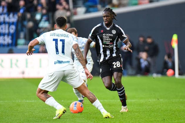 CALCIO - Serie A - Udinese Calcio vs Inter - FC Internazionale Udinese s Oumar Solet in action against Inter s Luis Henrique Tomaz de Lima during Udinese Calcio vs Inter - FC Internazionale, Italian soccer Serie A match in Udine, Italy, January 17 2026 Udine Italy  Copyright: xIPAxSport ABACAx