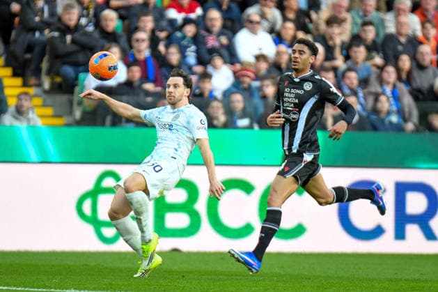 CALCIO - Serie A - Udinese Calcio vs Inter - FC Internazionale Inter s Carlos Augusto Zopolato Neves in action against Udinese s Arthur Atta during Udinese Calcio vs Inter - FC Internazionale, Italian soccer Serie A match in Udine, Italy, January 17 2026 Udine Italy  Copyright: xIPAxSport ABACAx