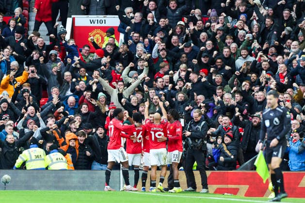 Manchester United, ManU v Manchester City, Premier League Manchester United forward Bryan Mbeumo (19) scores a GOAL 2-0 and celebrates fans during the Manchester United v Manchester City Premier League match at Old Trafford, Manchester, England on 17 January 2026 Credit: Phil Duncan Every Second Media Editorial use only. All images are copyright Every Second Media Limited. No images may be reproduced without prior permission. All rights reserved. Premier League and Football League images are subject to licensing agreements with Football DataCo Limited. see https: www.football-dataco.com Copyright: xIMAGO EveryxSecondxMediax ESM-1760-0027 PhilxDuncanx xEveryxSecondxMediax