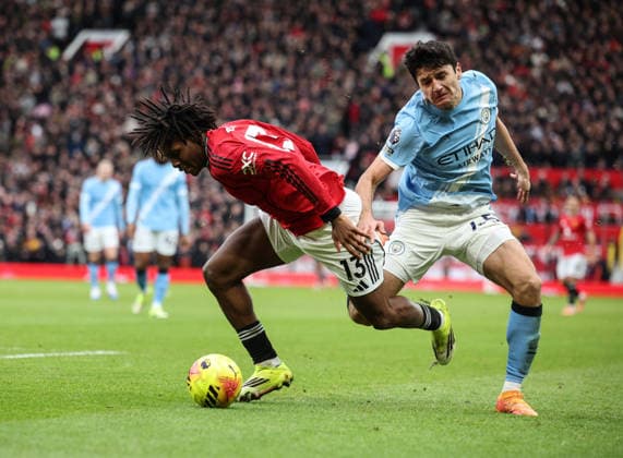 Manchester United, ManU v Manchester City, Premier League, Old Trafford, Manchester. Times Photographer Bradley Ormesher. 17.1.2026. Manchester United v Manchester City, Premier League, Old Trafford, Manchester. Times Photographer Bradley Ormesher. Patrick Dorgu and Abdukodir Khusanov.  Copyright: xBradleyxOrmesherx NINTCHDBPICT001052128285
