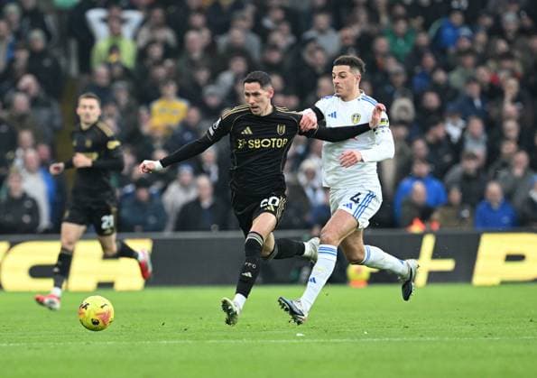 Sasa Lukic of Fulham and Ethan Ampadu of Leeds United Leeds United v Fulham, Premier League, Football, Elland Road, Leeds, UK - 17 Jan 2026Leeds Elland Road United Kingdom EDITORIAL USE ONLY No use with unauthorised audio, video, data, fixture lists, club league logos or live services. Online in-match use limited to 120 images, no video emulation. No use in betting, games or single club league player publications. Copyright: xAnnaxGowthorpe Shutterstockx 16348115ad