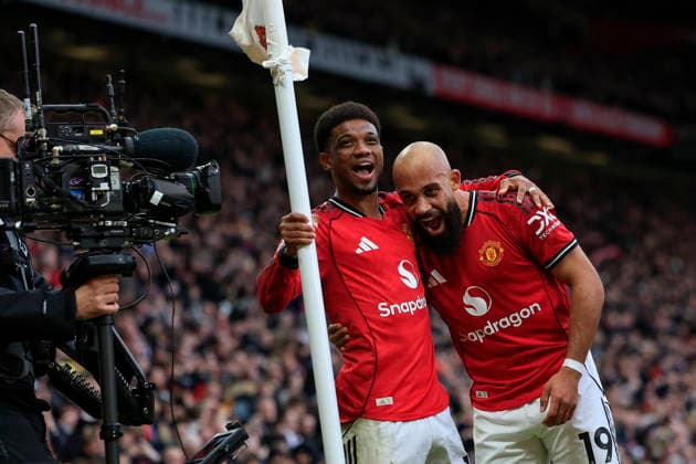Manchester United, ManU v Manchester City, Premier League Bryan Mbeumo (19) of Manchester United celebrates scoring to make it 1-0 with Amad Diallo (16) of Manchester United during the Premier League match between Manchester United and Manchester City at Old Trafford, Manchester, UK on 17 January 2026. Manchester Old Trafford Greater Manchester UK Editorial use only DataCo restrictions apply See www.football-dataco.com , Copyright: xConorxMolloyx PSI-23576-0105