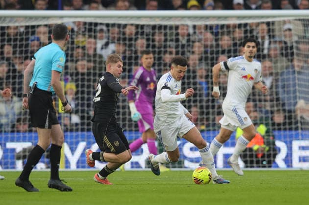 Leeds United v Fulham, Premier League Ethan Ampadu of Leeds United and Emile Smith Rowe of Fulham during the Premier League match between Leeds United and Fulham at Elland Road, Leeds, UK on 17 January 2026. Leeds Elland Road West Yorkshire UK Editorial use only DataCo restrictions apply See www.football-dataco.com , Copyright: xAlunxRobertsx PSI-23575-0040