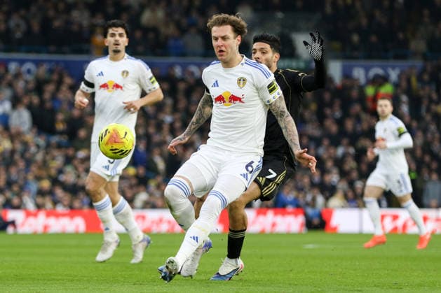 Joe Rodon (6 Leeds United) controls the ball during the Premier League match between Leeds United and Fulham at Elland Road in Leeds, England on January 17th 2026. Copyright: xSeanxChandlerx xSPPx Sportspressphoto_SPR82364
